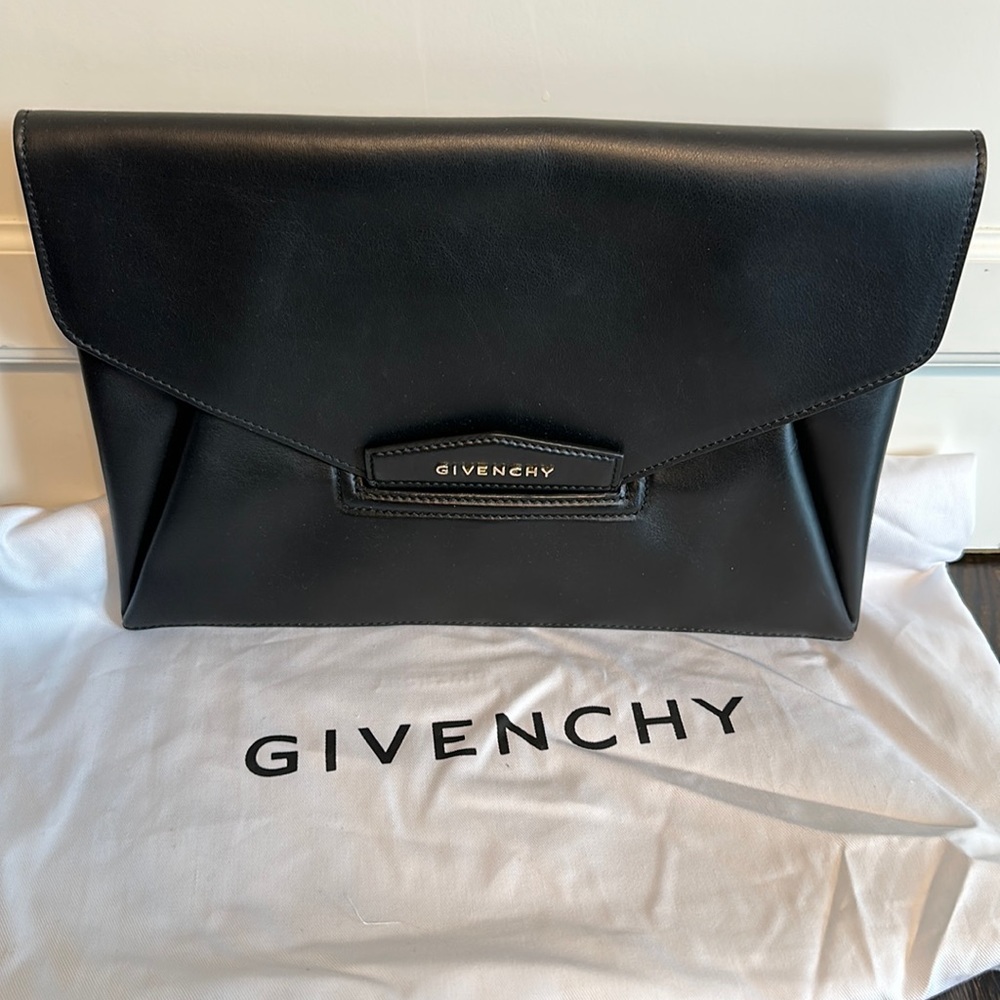 Givenchy Black Leather Medium Antigona Envelope Clutch
